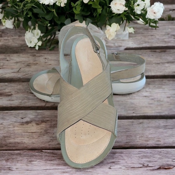 Clarks Tri Chloe Slingback Flat Sandals Beige Size 9.5 - Picture 10 of 10